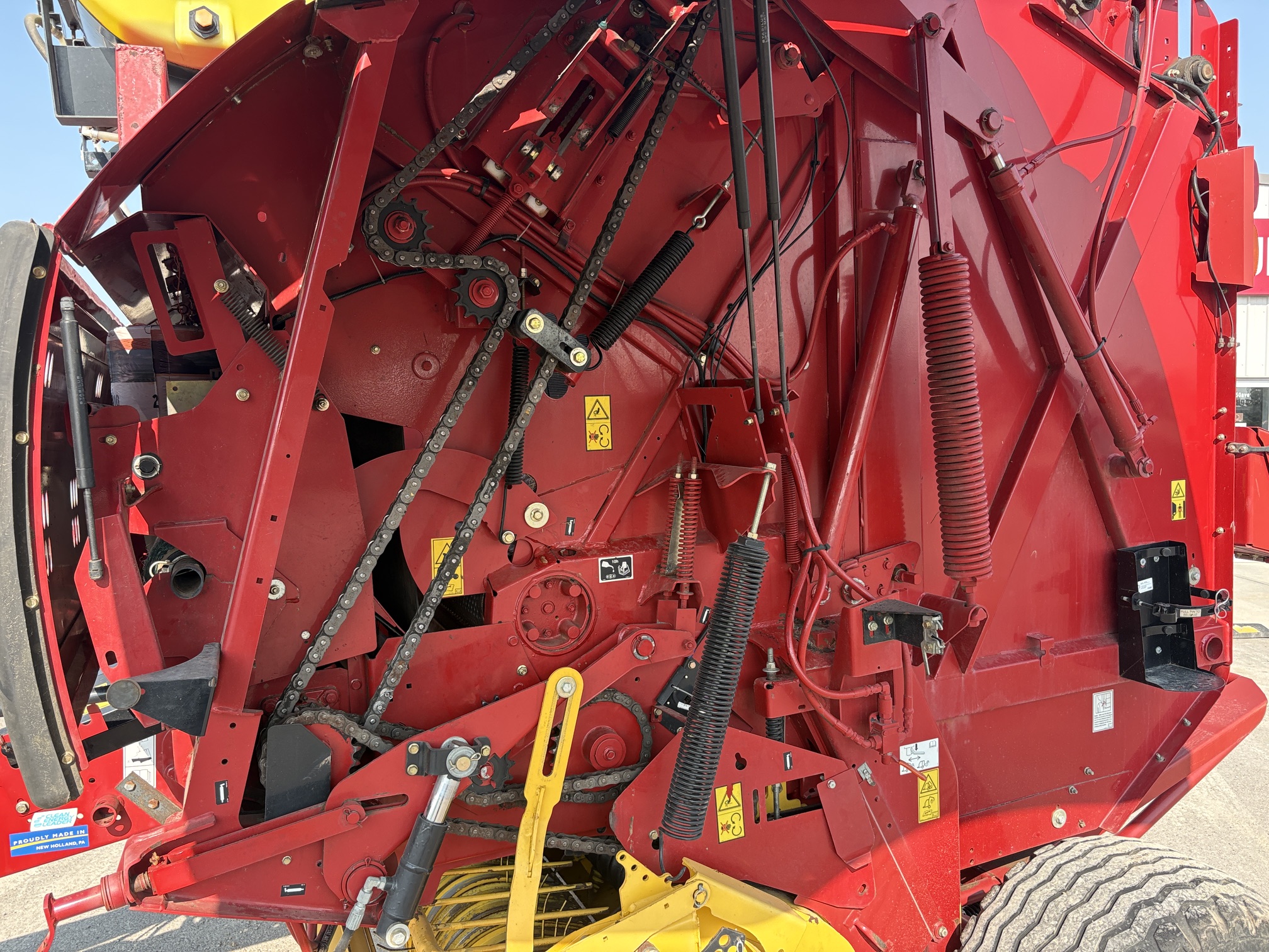 2015 New Holland Rollbelt 560 Baler/Round