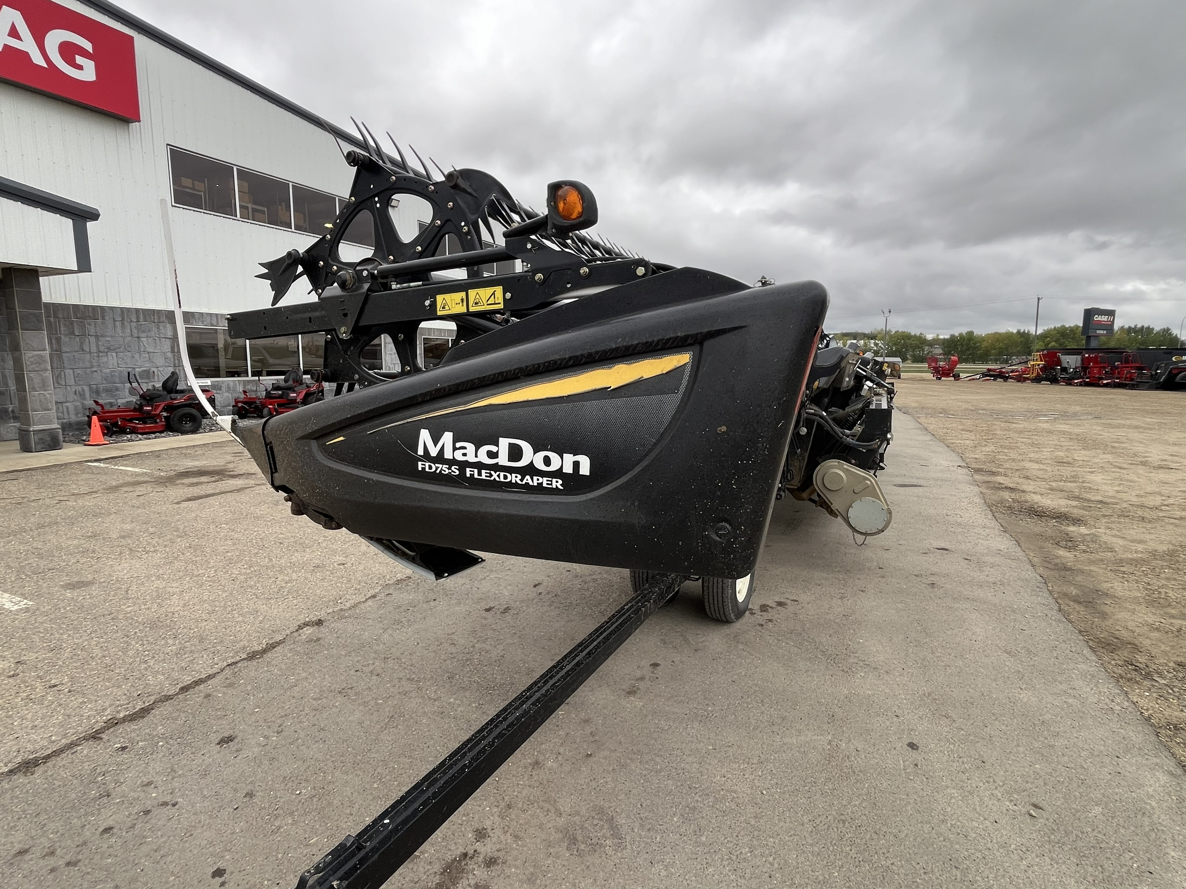 2016 MacDon FD75-35 Header Combine