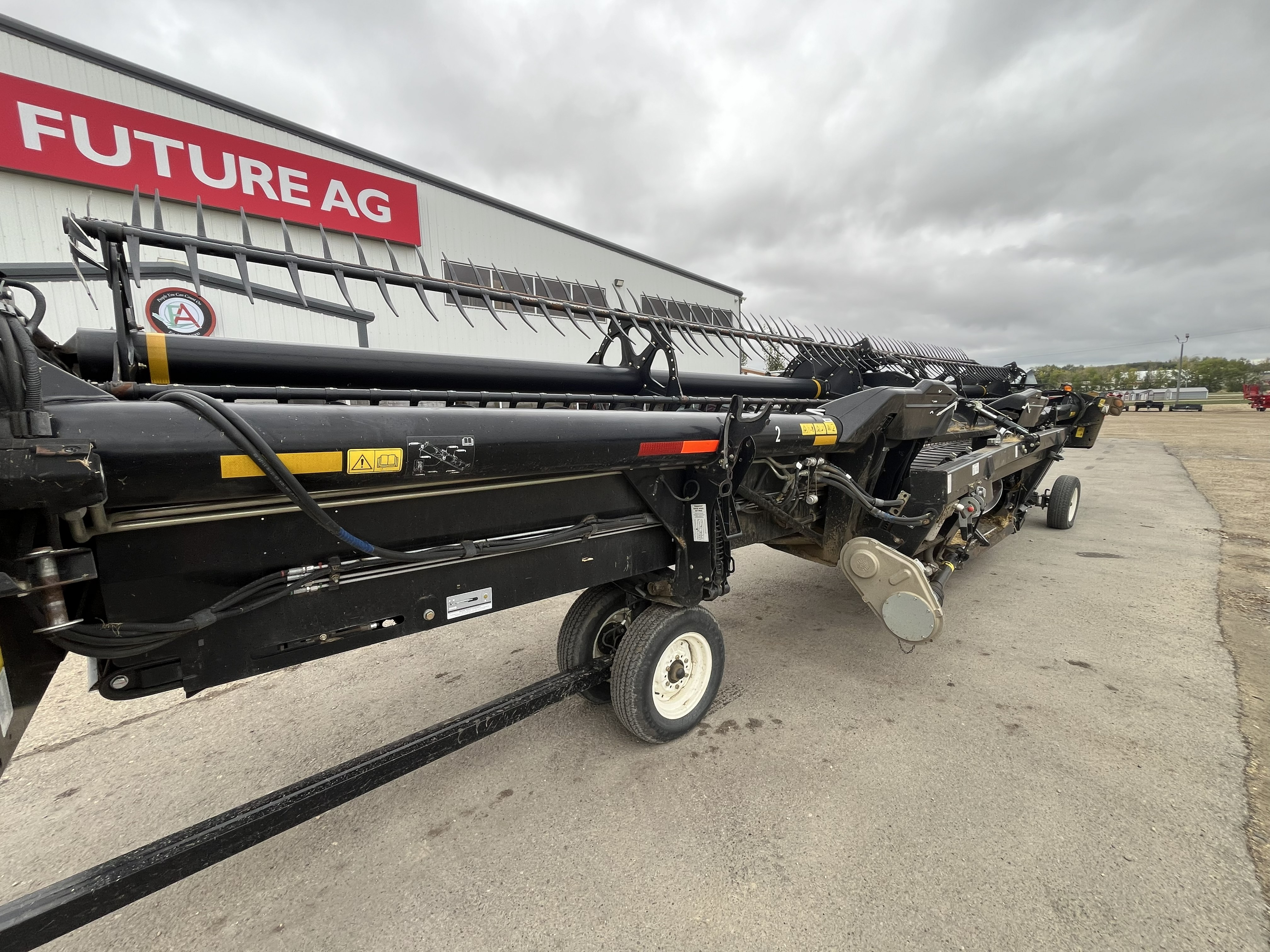 2016 MacDon FD75-35 Header Combine