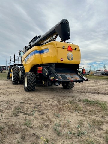 2015 New Holland CX8080 Combine