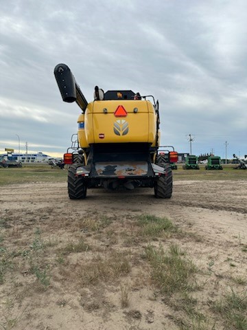 2015 New Holland CX8080 Combine