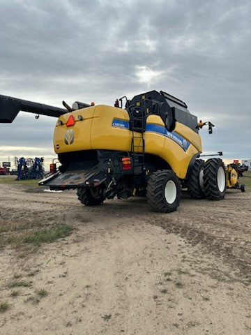2015 New Holland CX8080 Combine