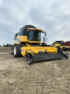2015 New Holland CX8080 Combine