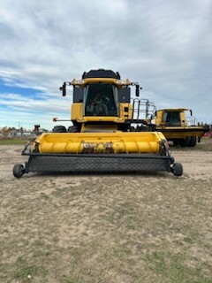 2015 New Holland CX8080 Combine