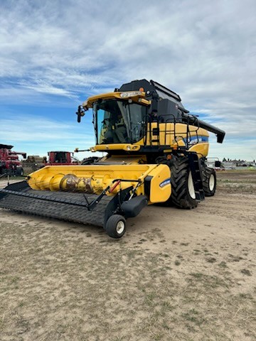 2015 New Holland CX8080 Combine