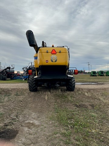 2014 New Holland CX8080 Combine
