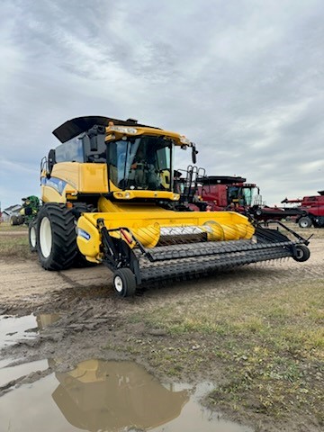 2014 New Holland CX8080 Combine