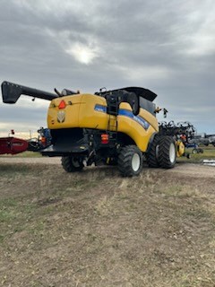 2014 New Holland CX8080 Combine