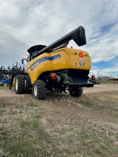 2014 New Holland CX8080 Combine