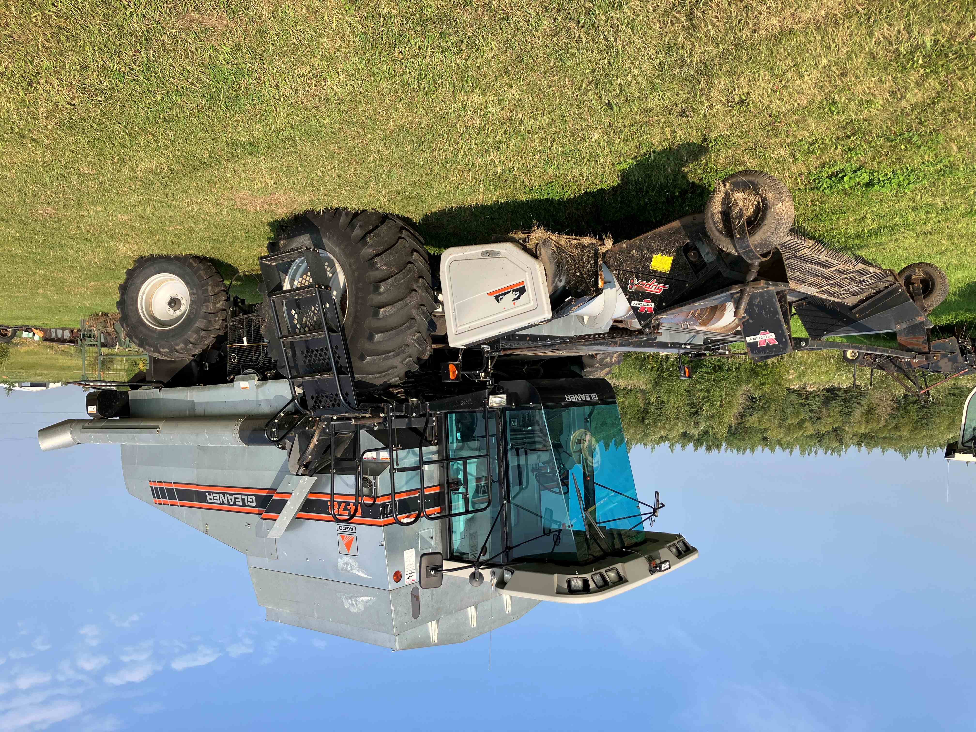 1997 Gleaner R72 Combine