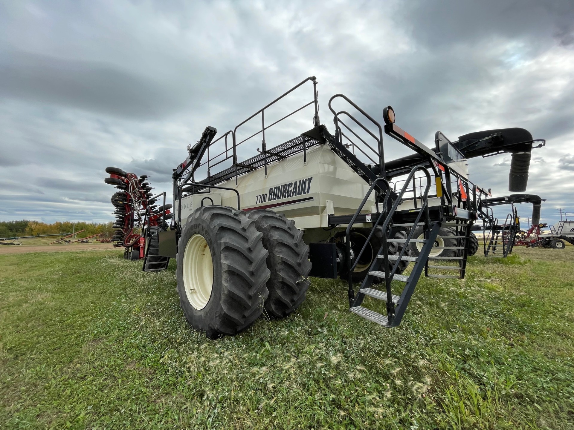 2015 Bourgault 7700 Air Tank/Cart