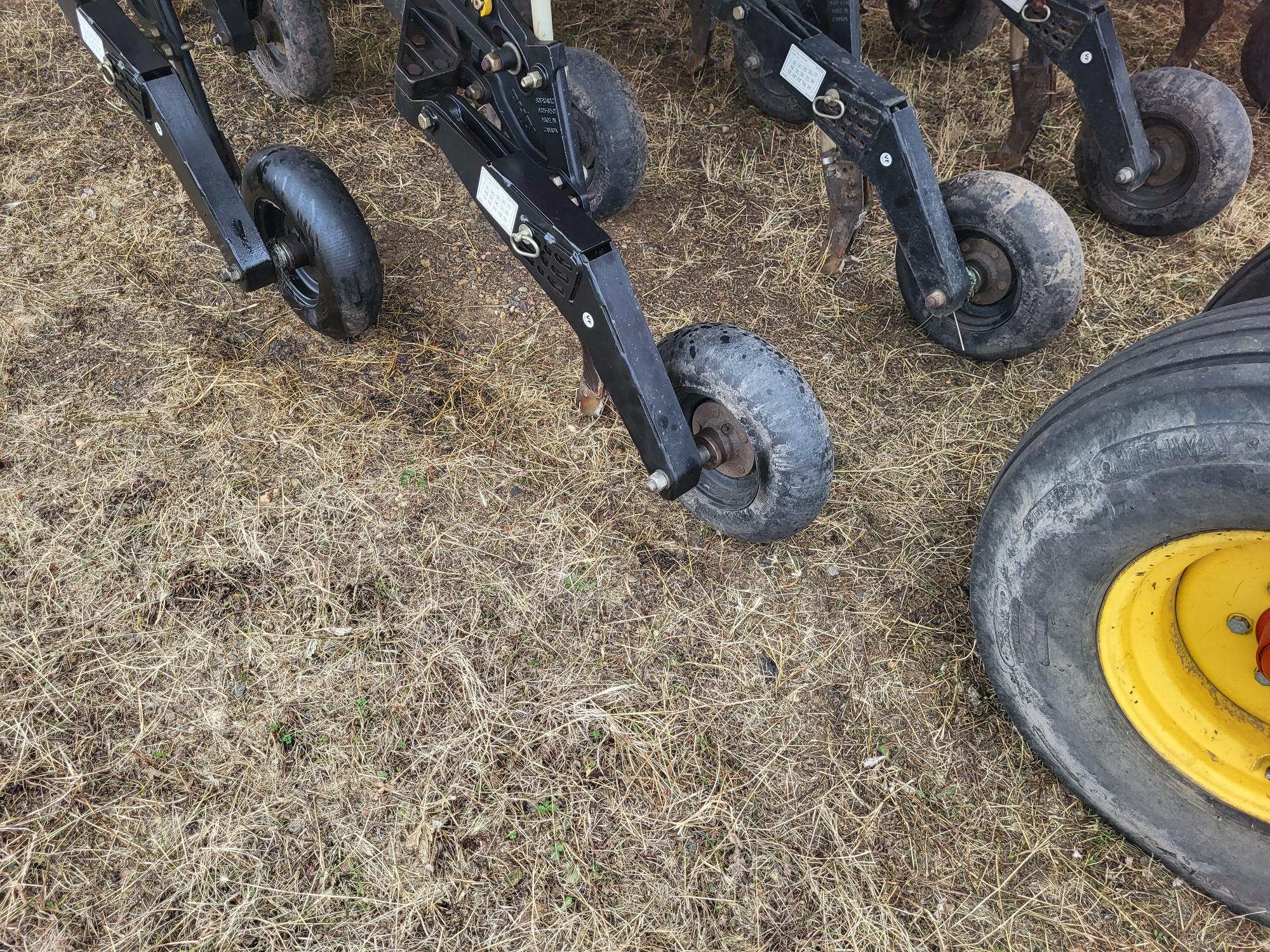 2015 Bourgault 3320-76 Air Seeder