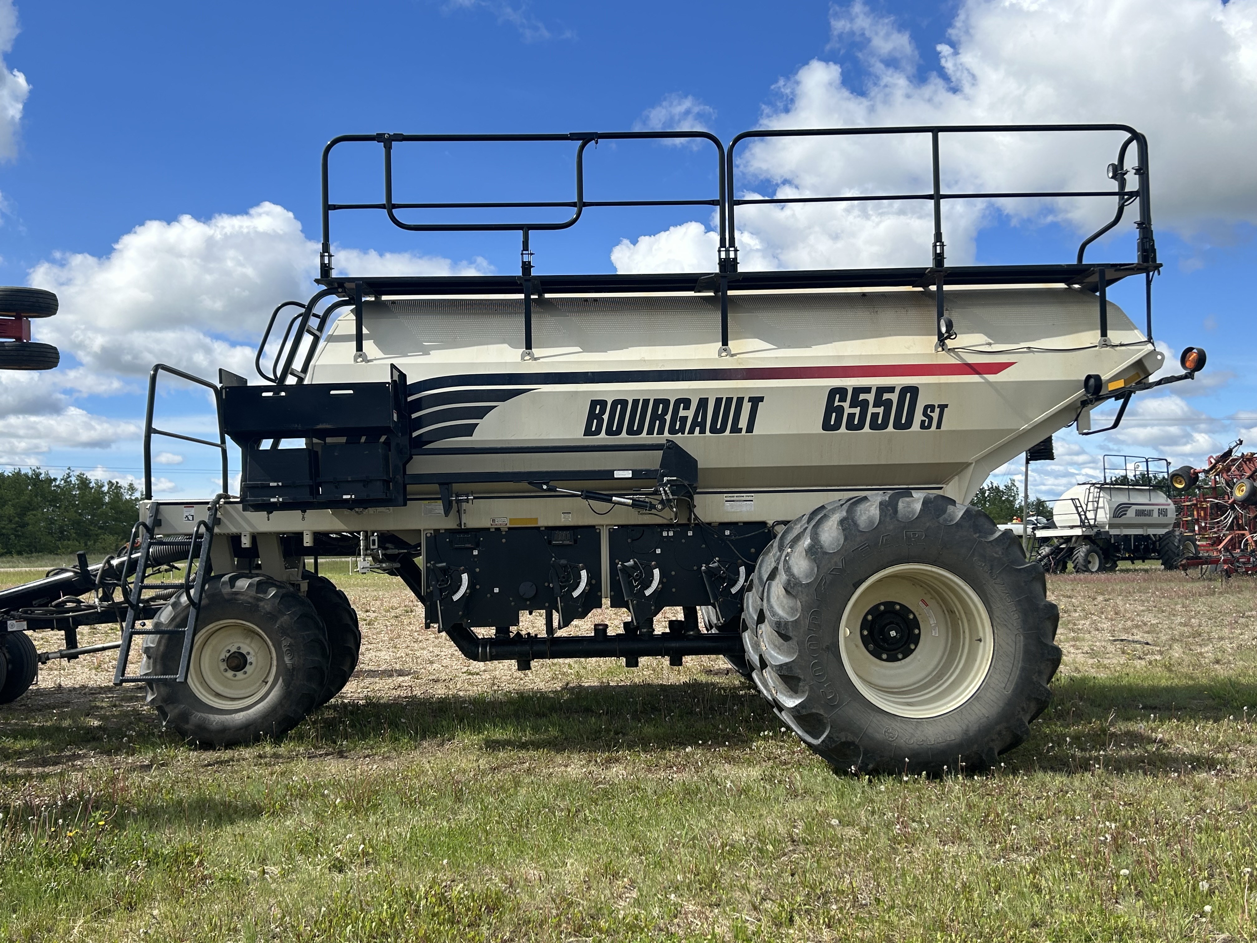 2013 Bourgault 6550ST Air Tank/Cart