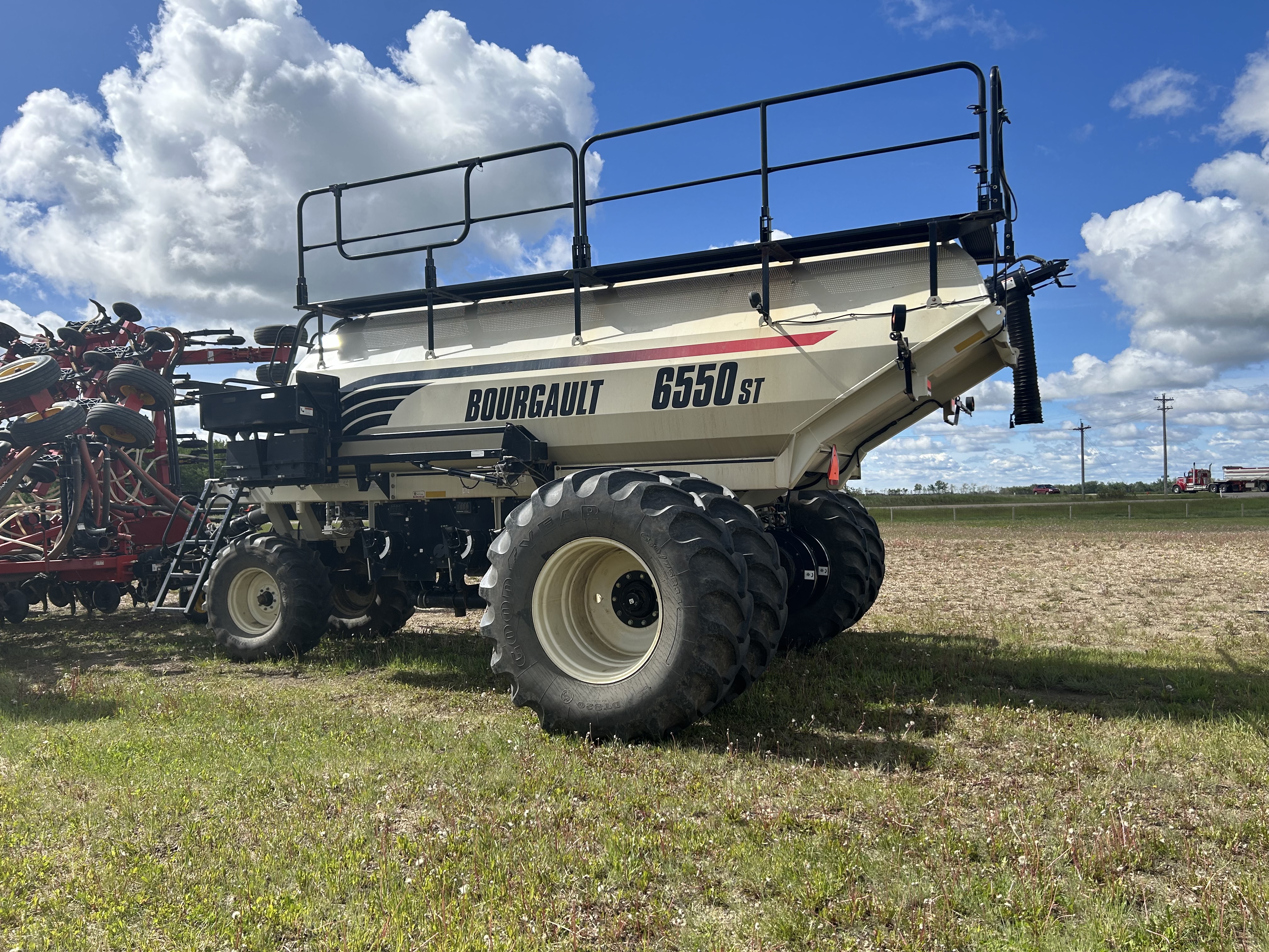 2013 Bourgault 6550ST Air Tank/Cart