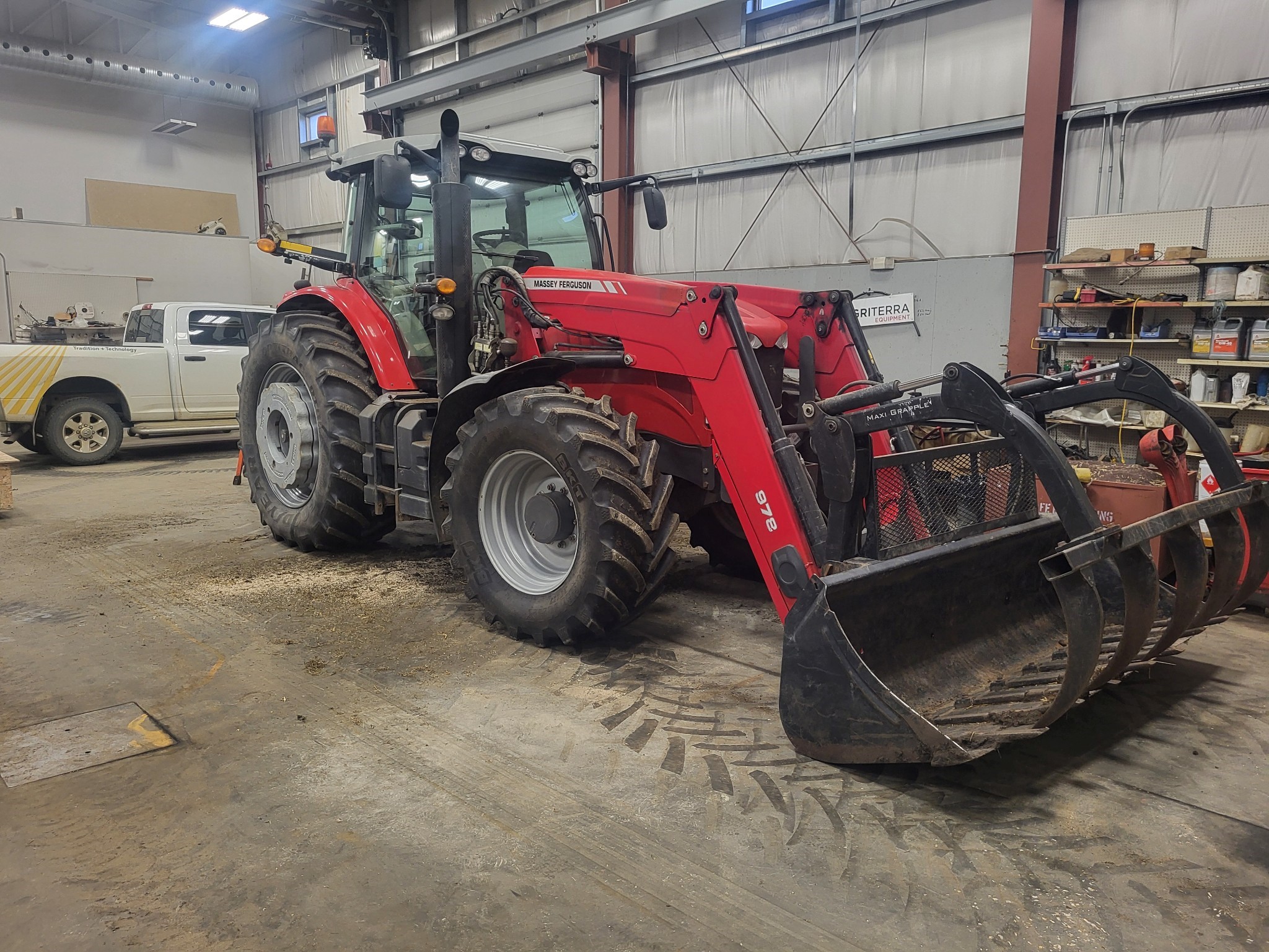 2012 Massey Ferguson 7620 Tractor