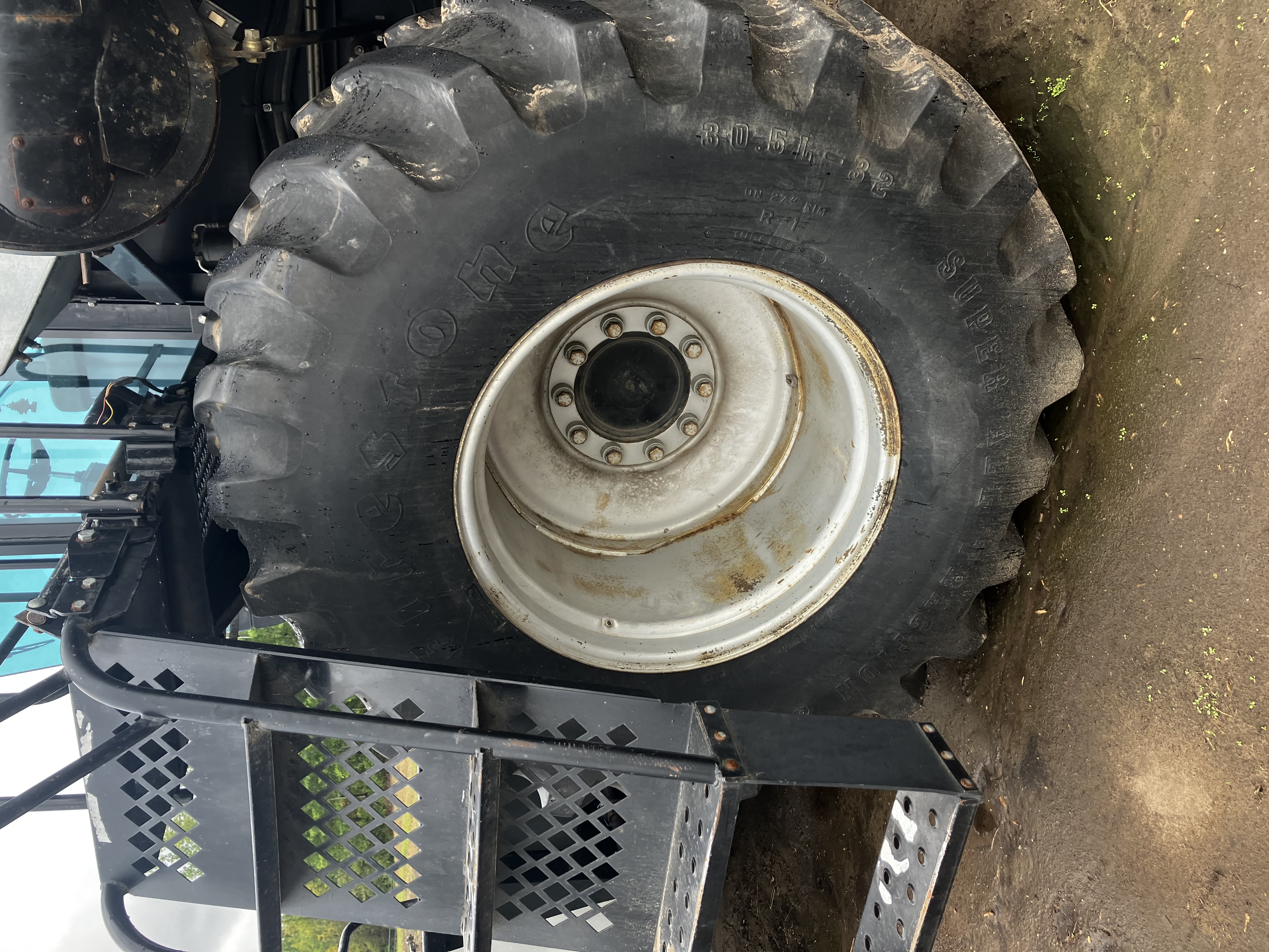 1995 Gleaner R72 Combine