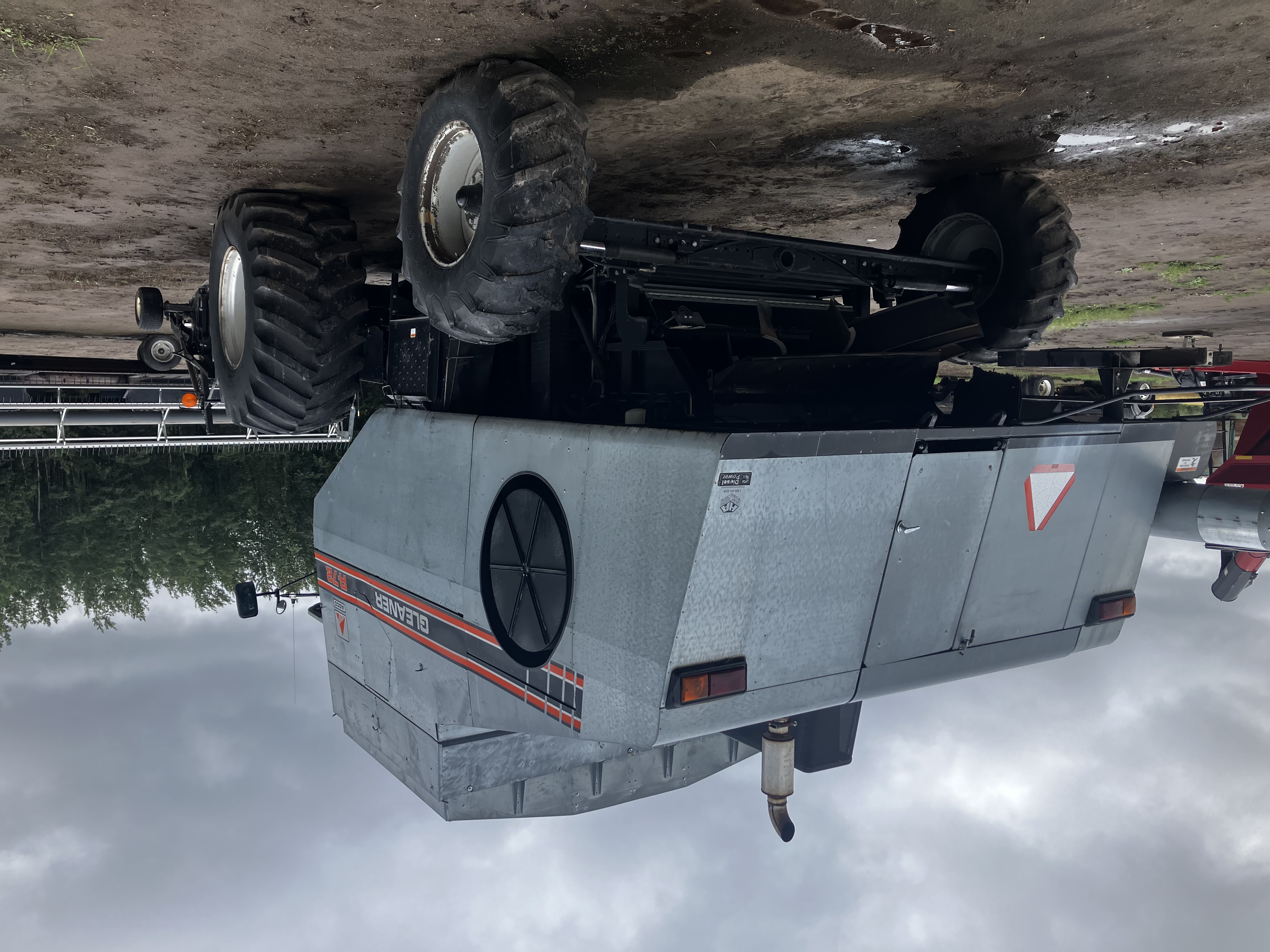 1995 Gleaner R72 Combine