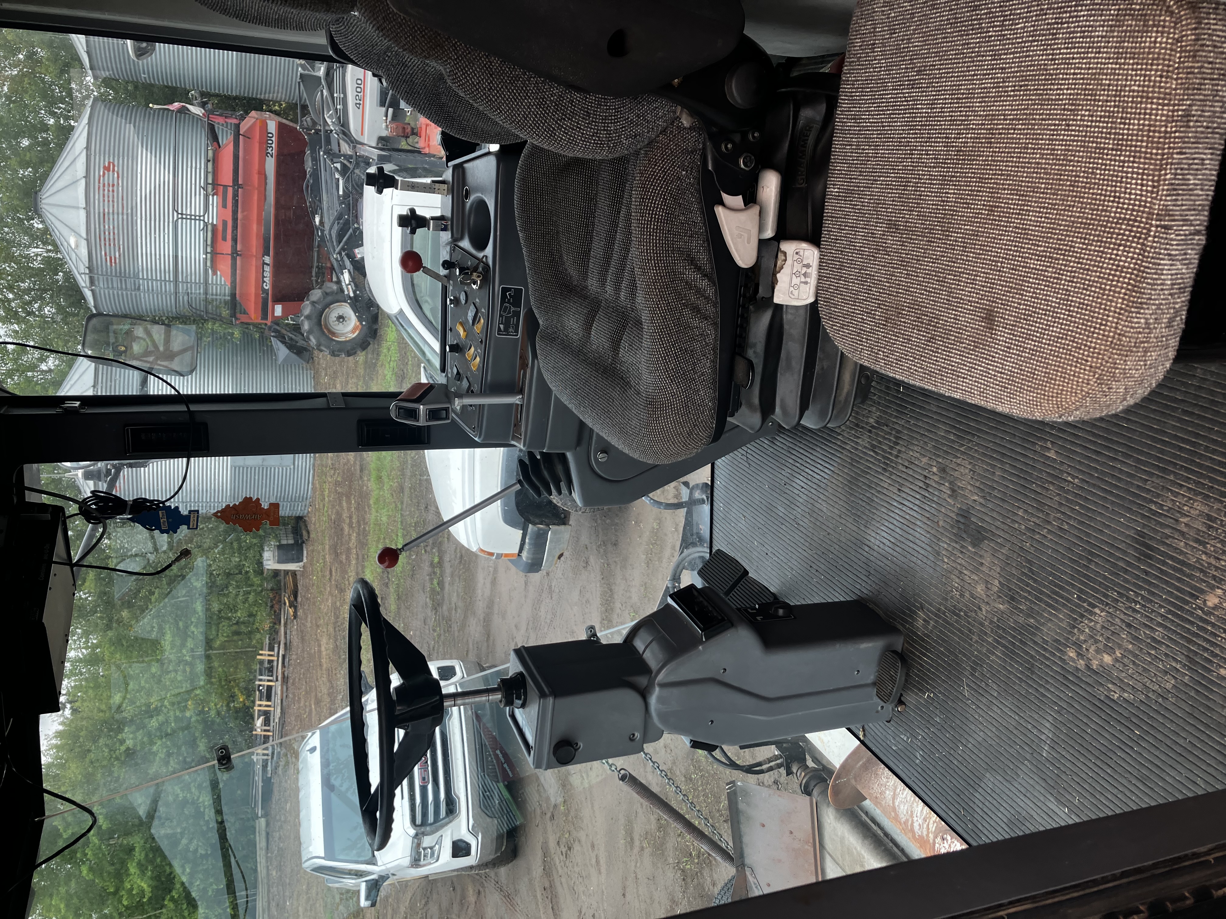 1995 Gleaner R72 Combine