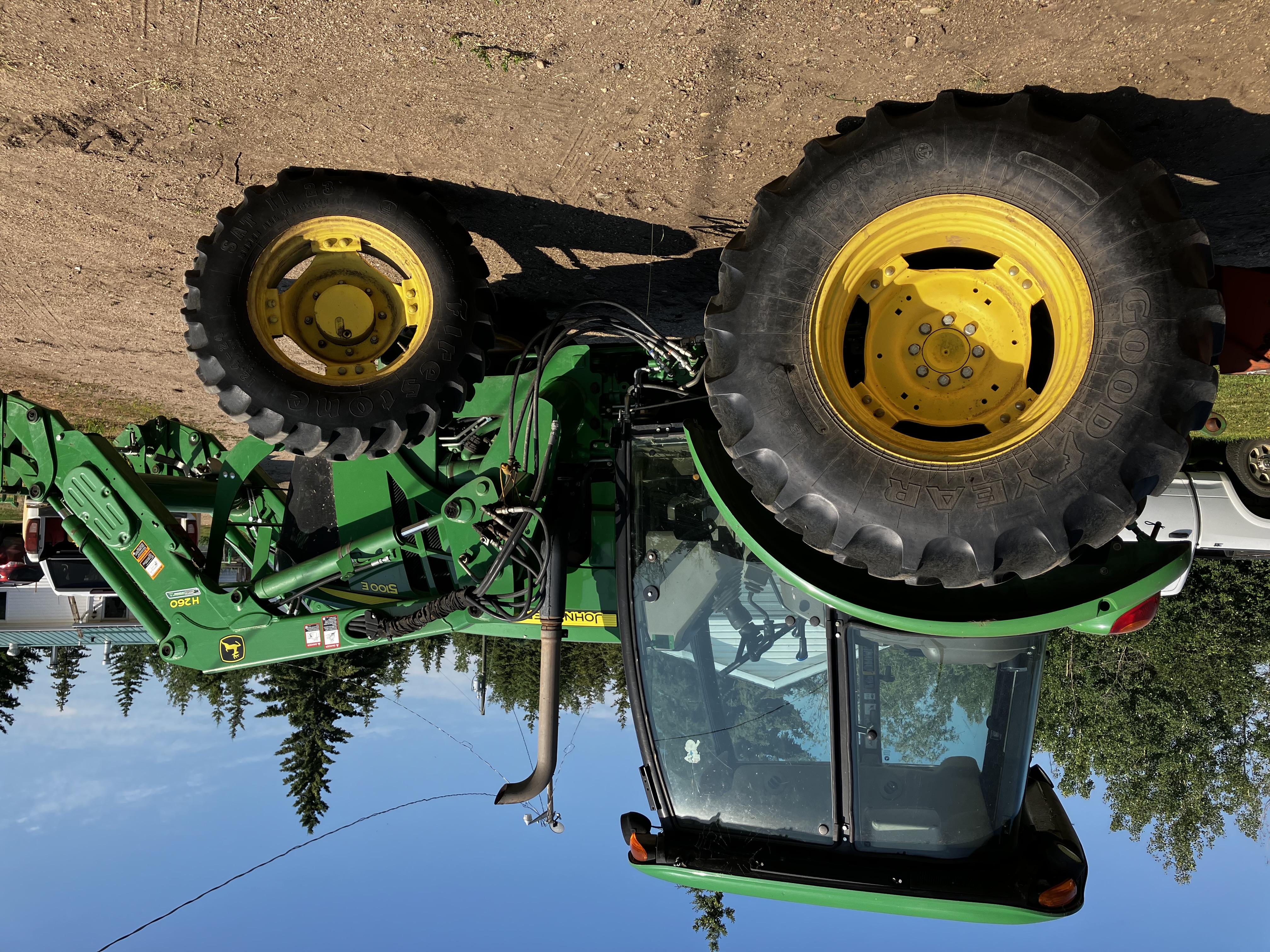 2013 John Deere 5100E Tractor Loader