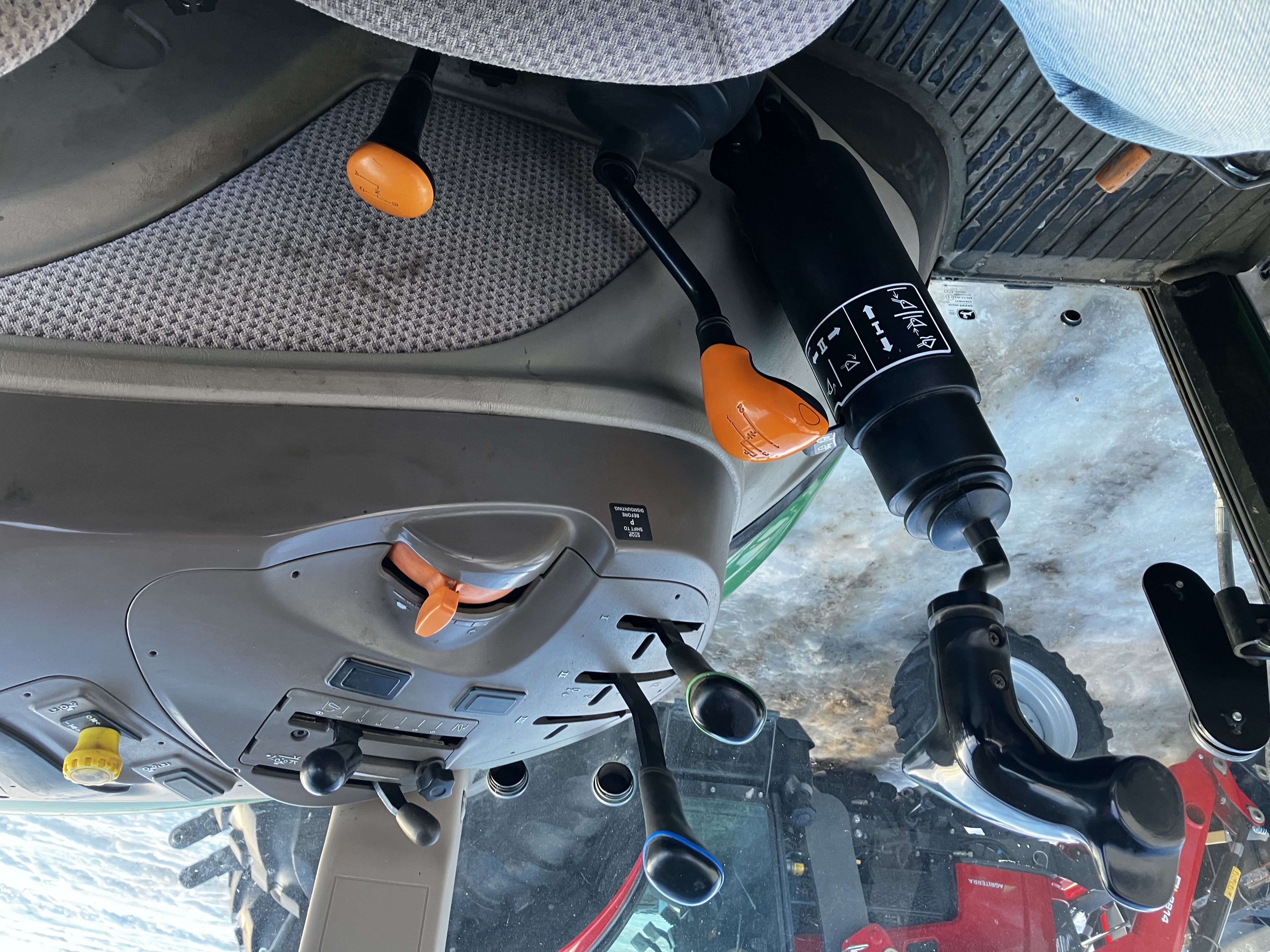 2013 John Deere 5100E Tractor Loader