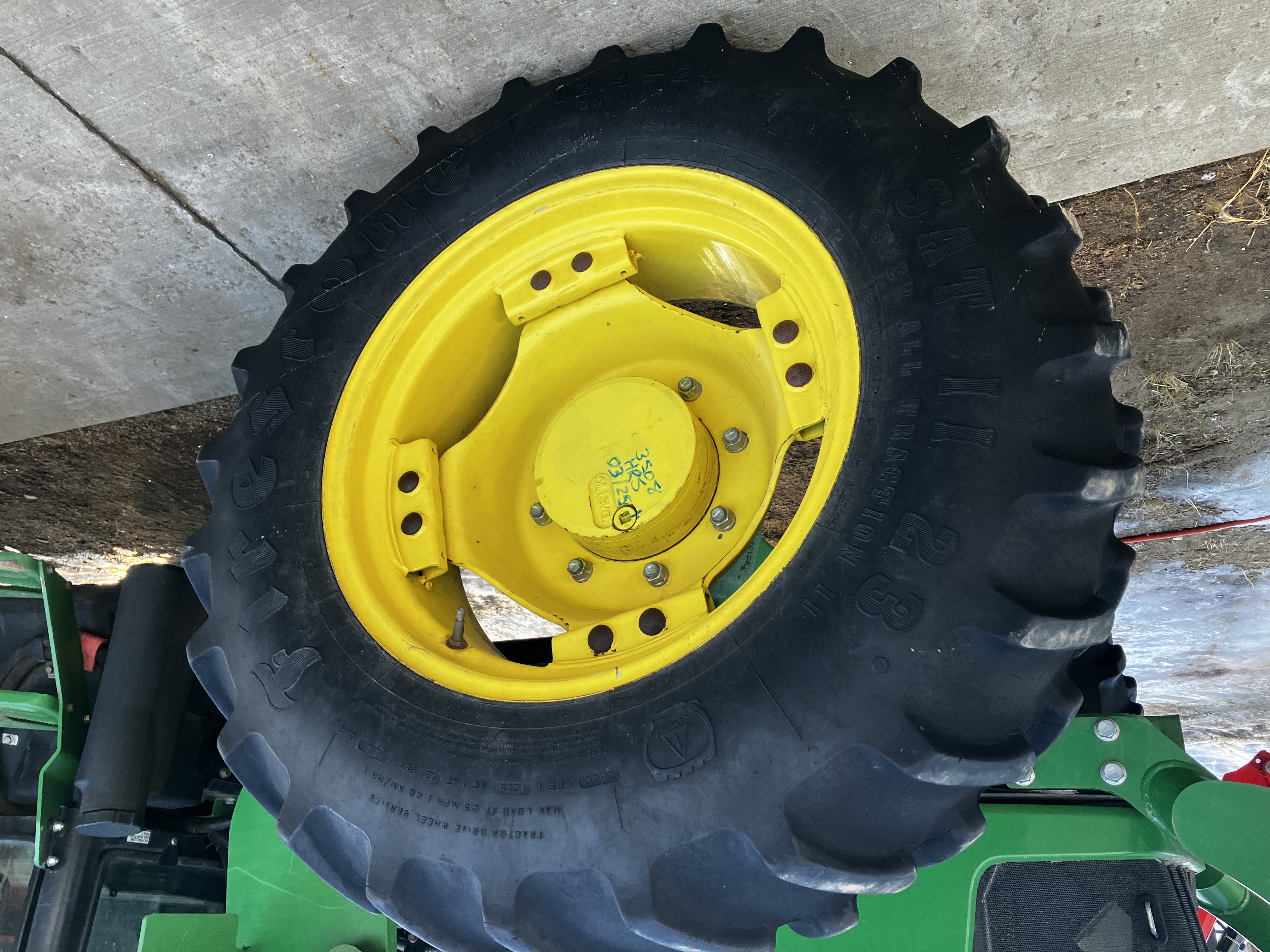 2013 John Deere 5100E Tractor Loader