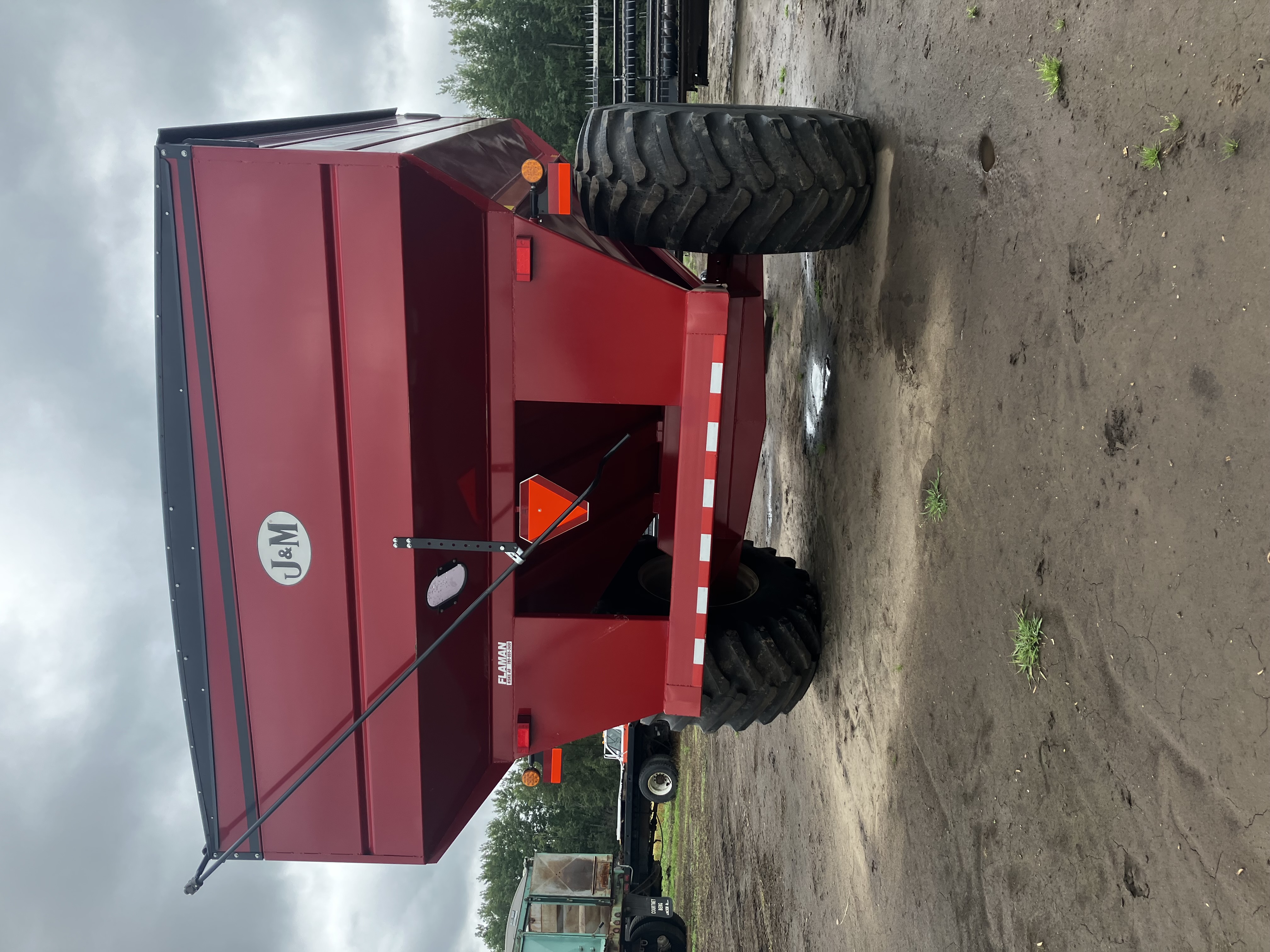 2013 J&M 875 Grain Cart