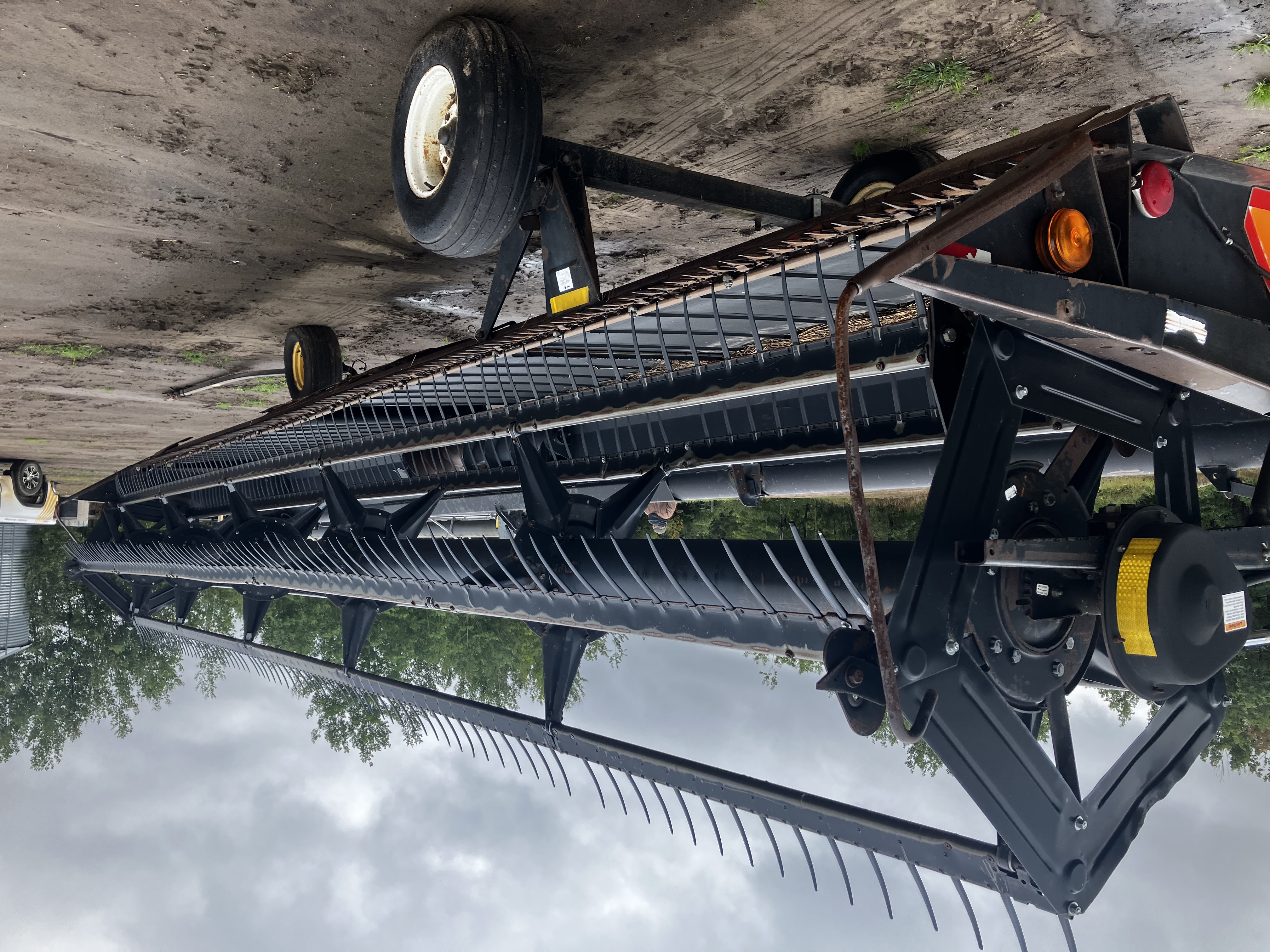 1998 MacDon 962-30 Header Combine