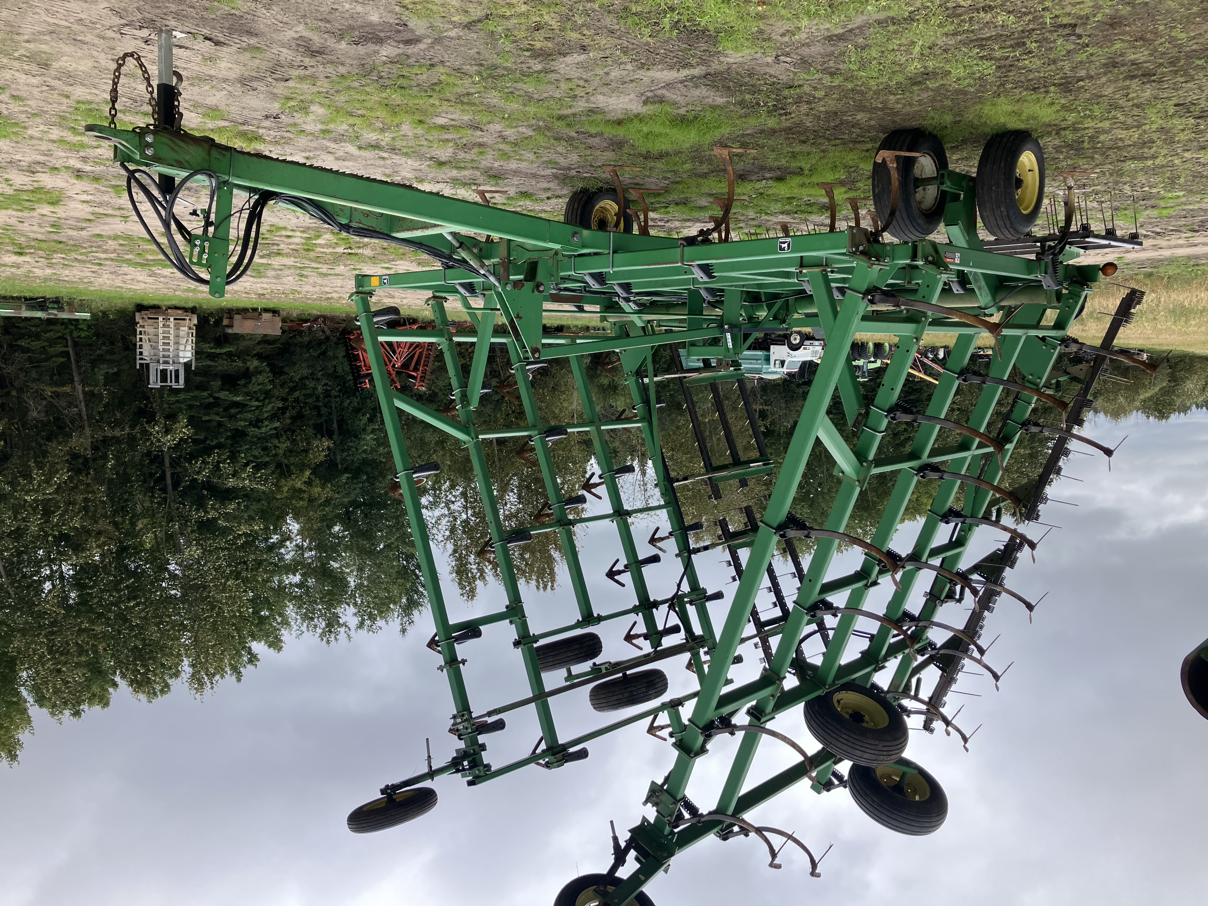 1990 John Deere VIBRASHANK Tillage