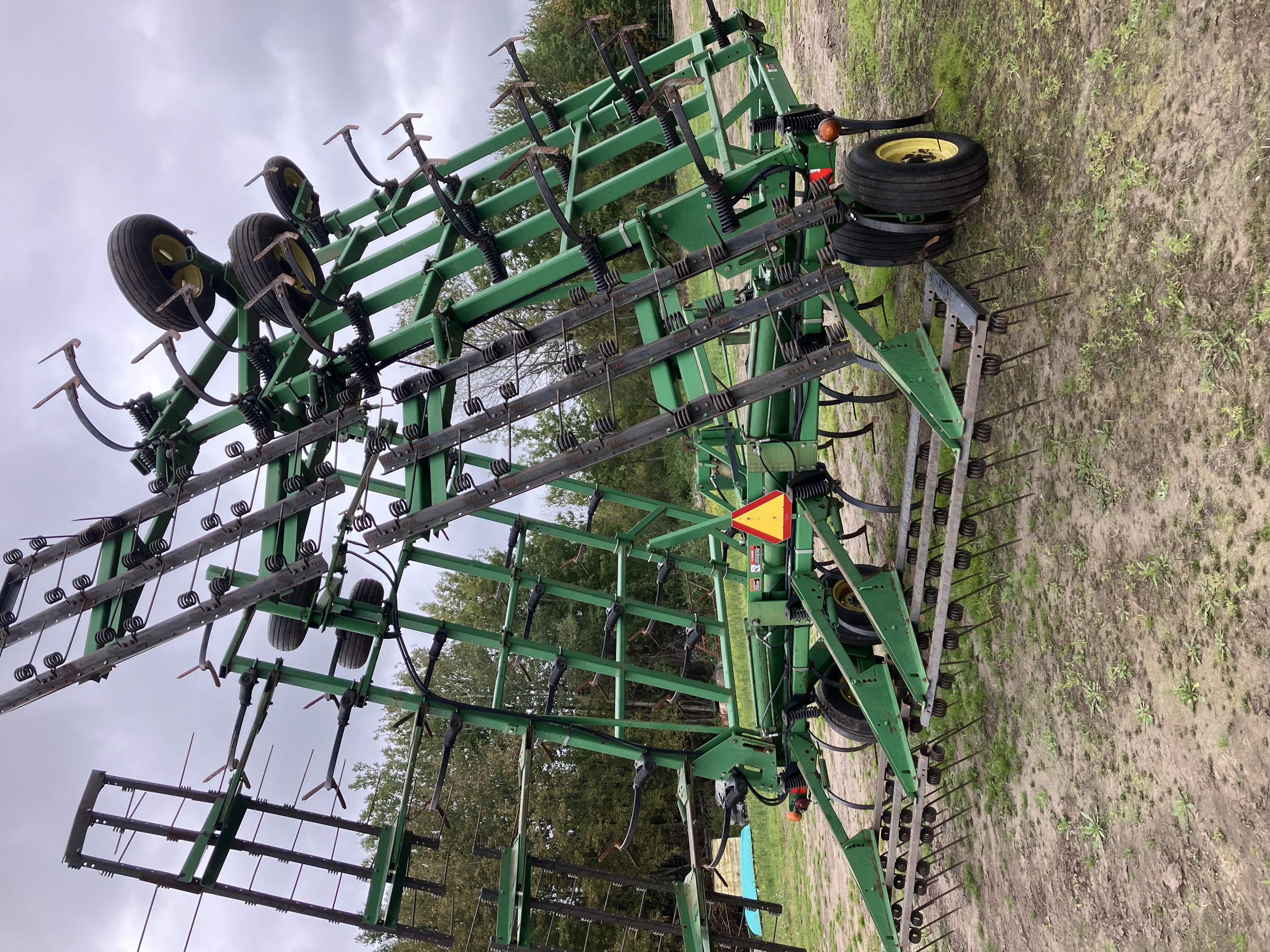 1990 John Deere VIBRASHANK Tillage