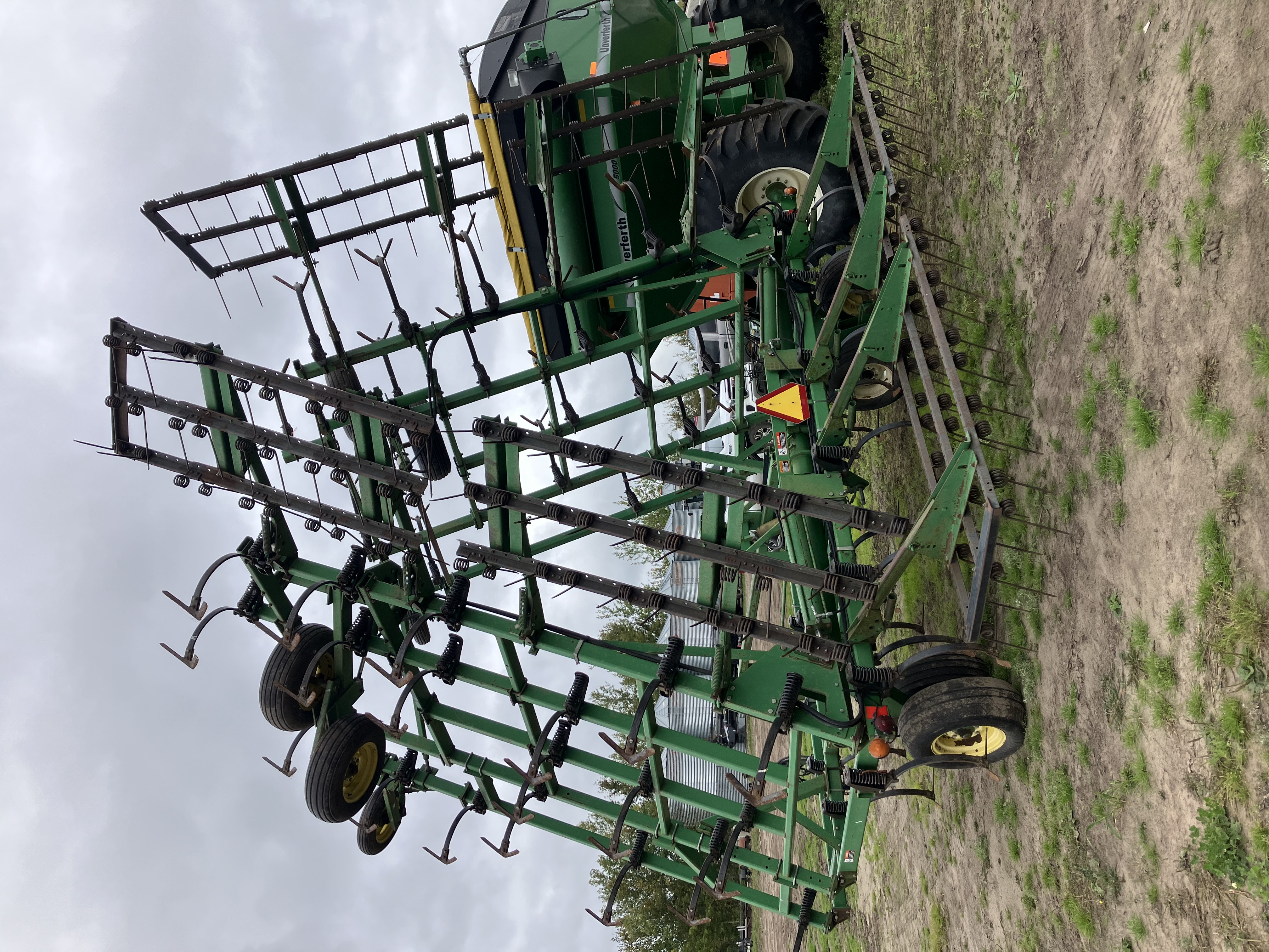 1990 John Deere VIBRASHANK Tillage