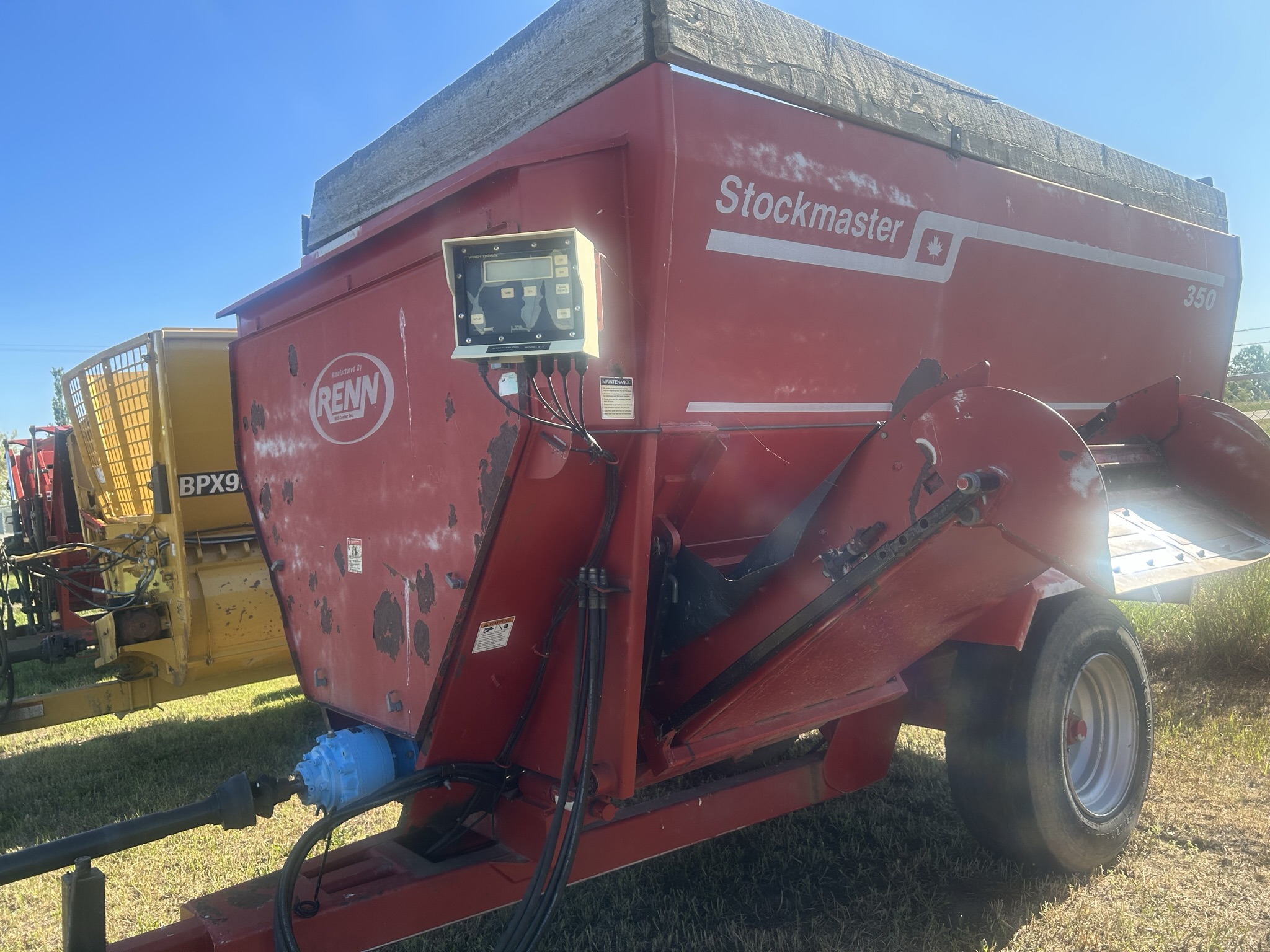 1995 Renn Mill 350 Feed Wagon