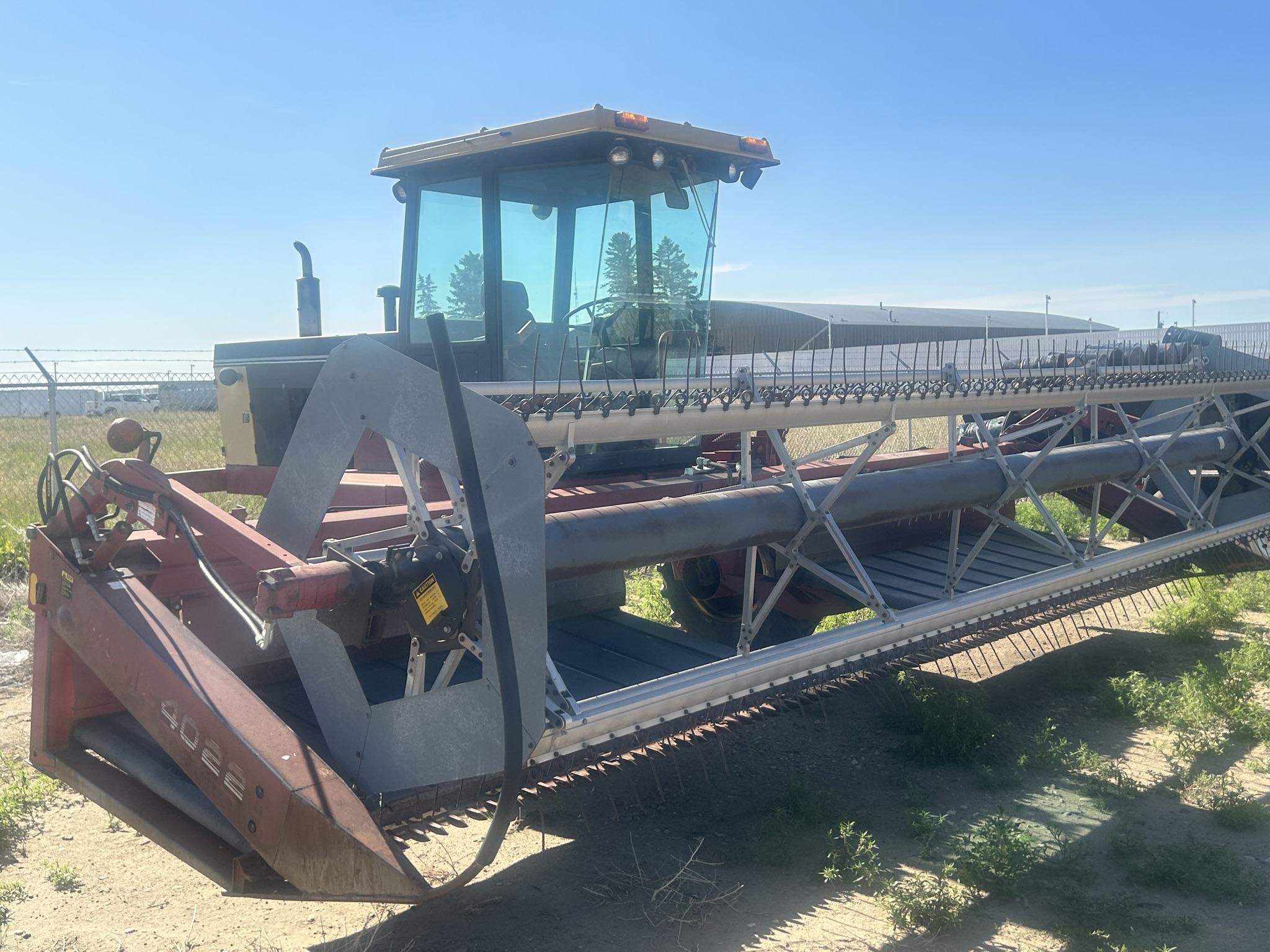 1990 Versatile 4750 Windrower