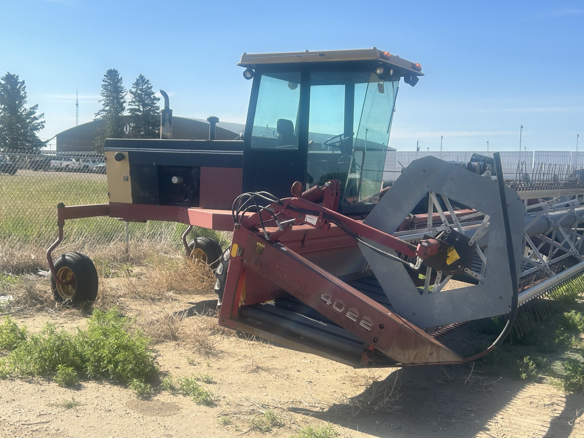 1990 Versatile 4750 Windrower