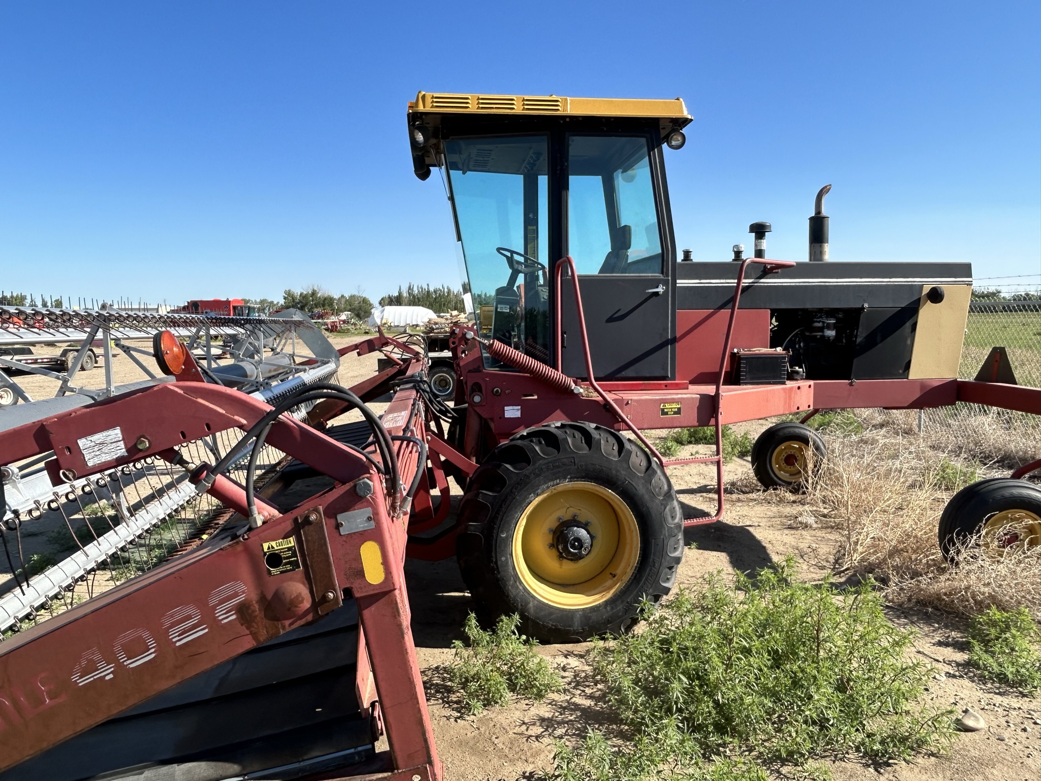 1990 Versatile 4750 Windrower