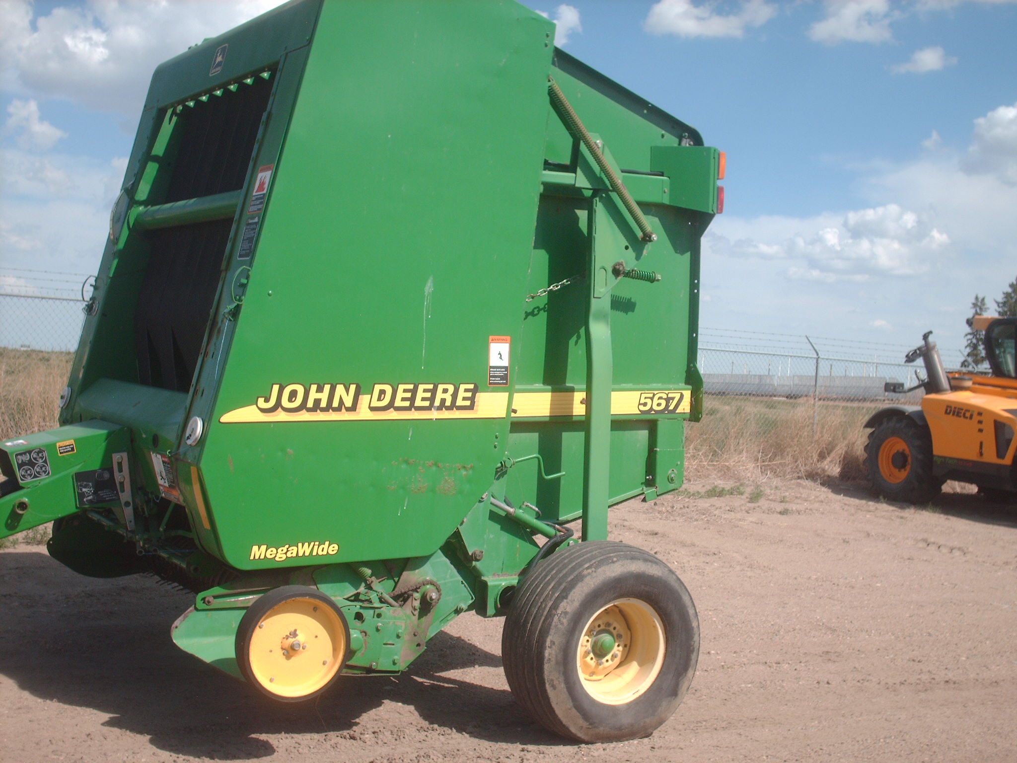 2001 John Deere 567 Baler/Round