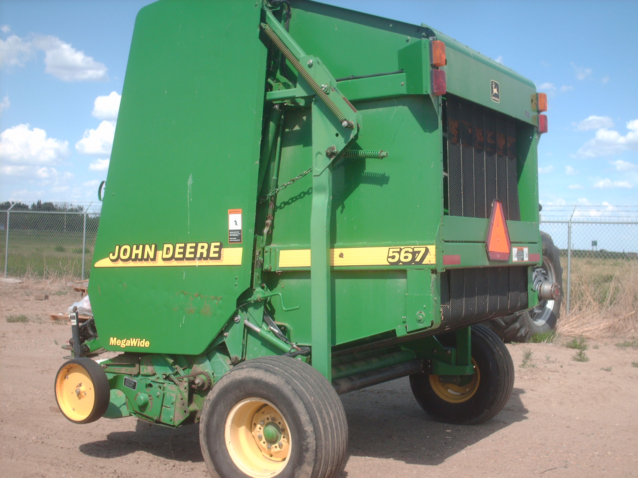 2001 John Deere 567 Baler/Round