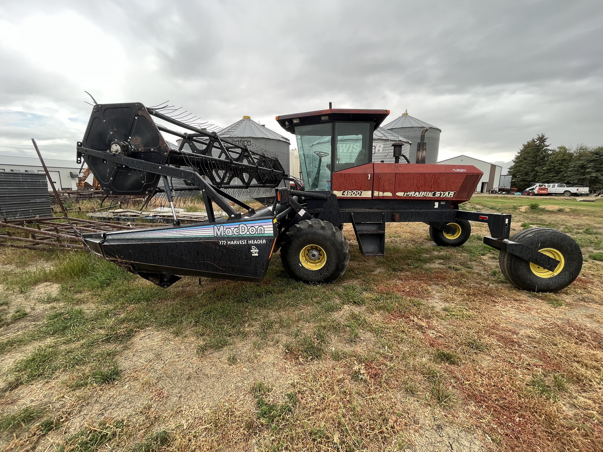 1994 Prairie Star 4900 Swather