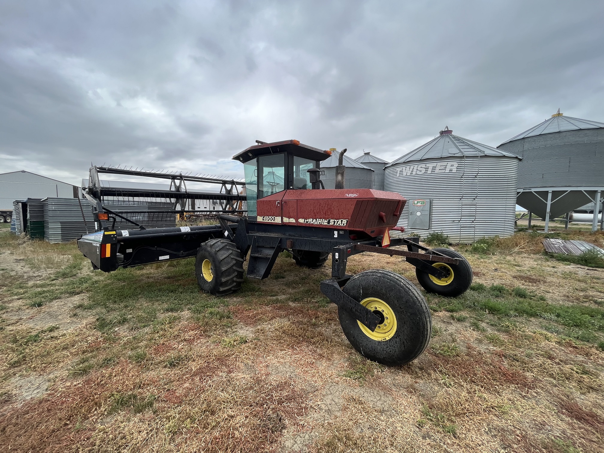 1994 Prairie Star 4900 Swather