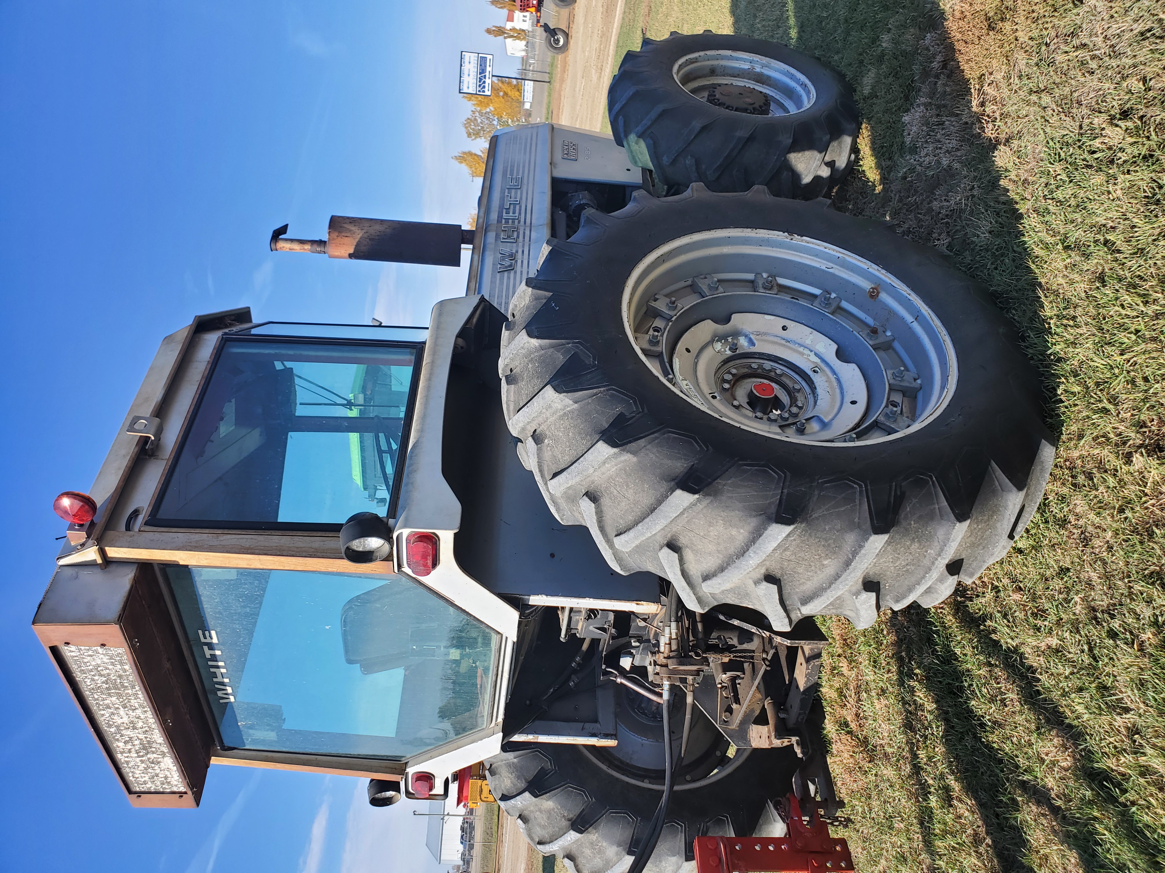 1977 White 2-85 Tractor