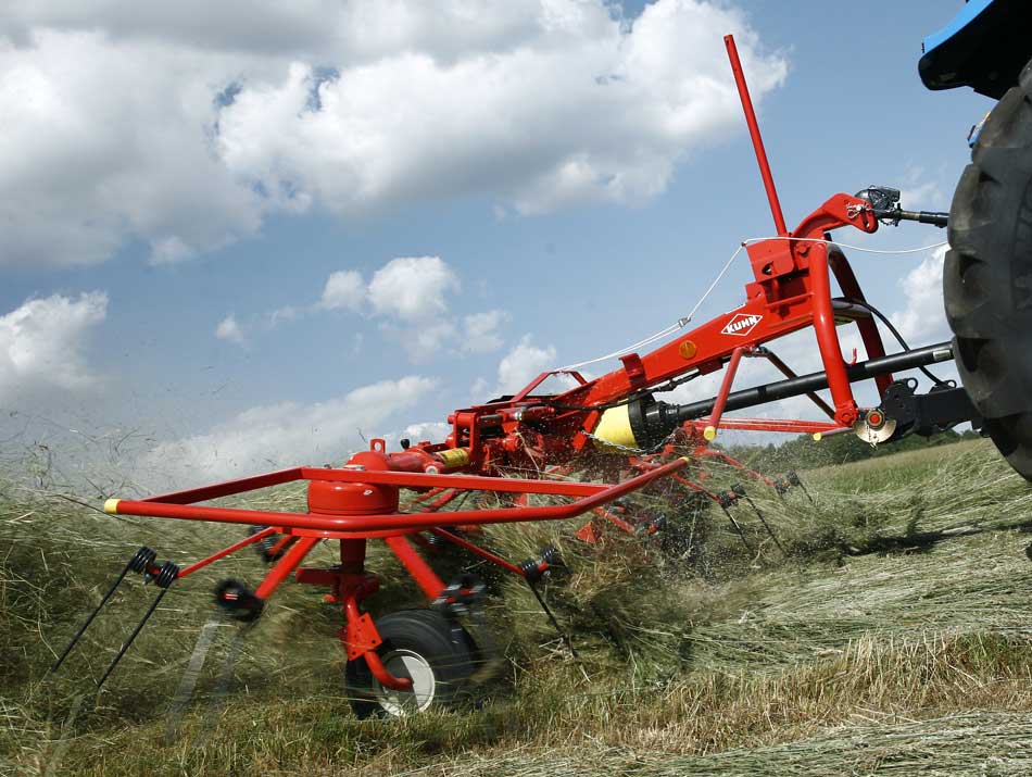 2023 Kuhn GF6502 Tedder