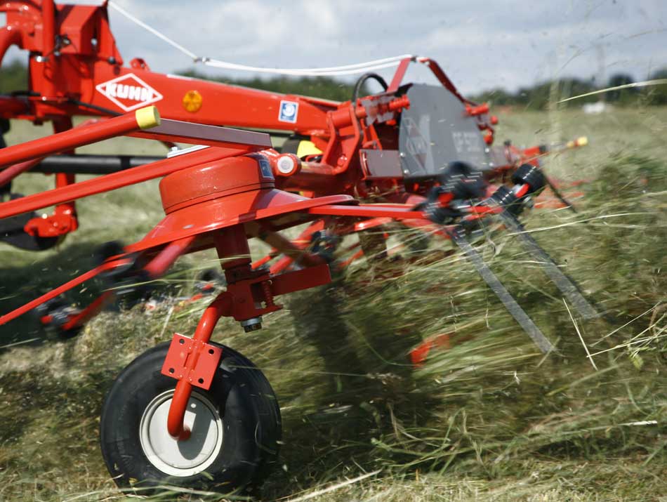 2023 Kuhn GF6502 Tedder