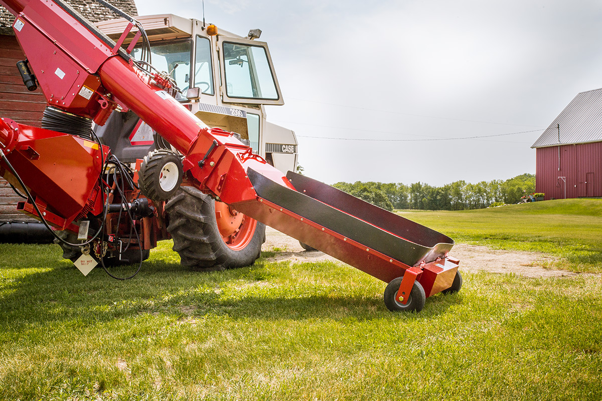 2024 Buhler Farm King Y1385 TS Grain Auger