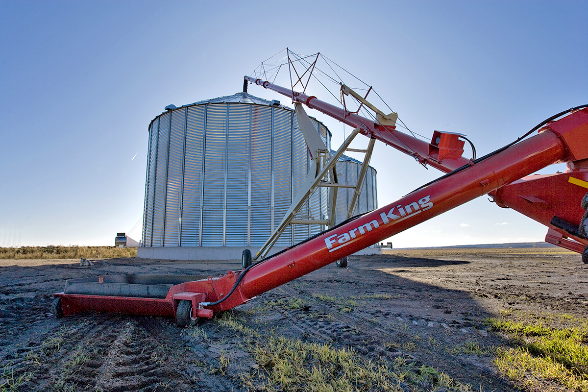 2024 Buhler Farm King Y1370TMMR Grain Auger