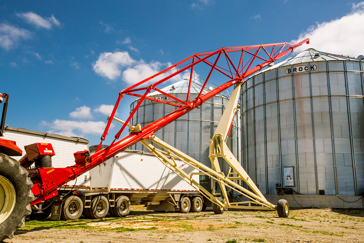 2024 Buhler Farm King Y1370TMMR Grain Auger