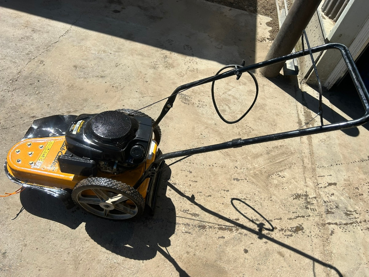 2017 Cub Cadet ST100 Trimmers