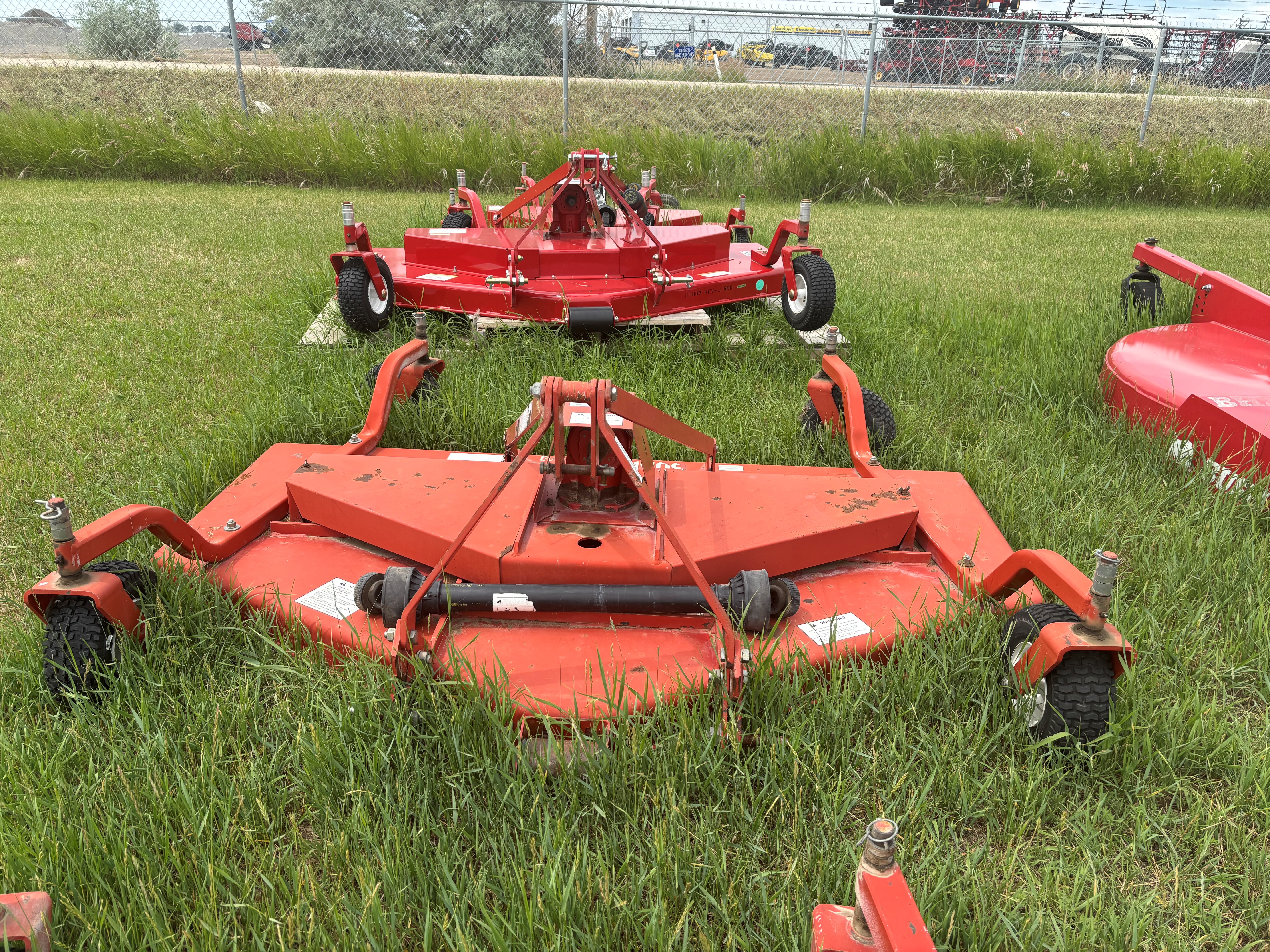 2001 Buhler Farm King Y750R Mower/Finishing