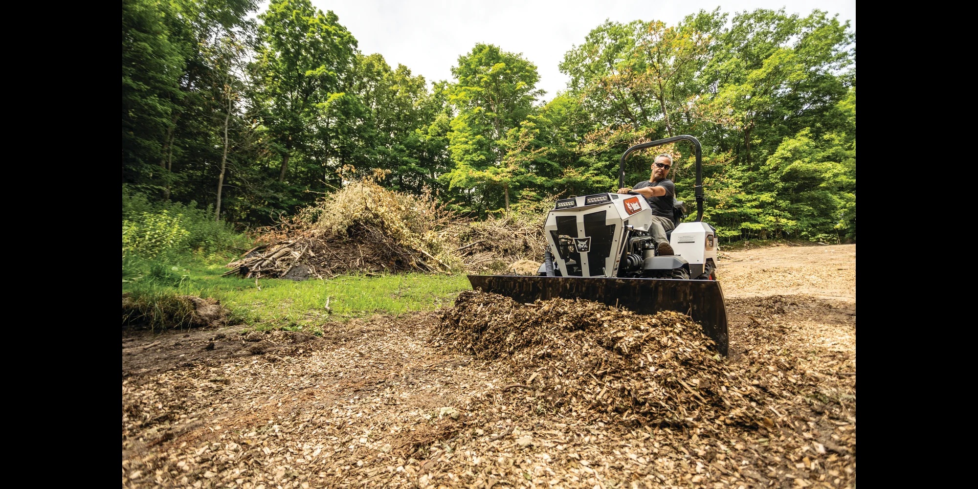 2024 Bobcat AT450 Tractor Compact