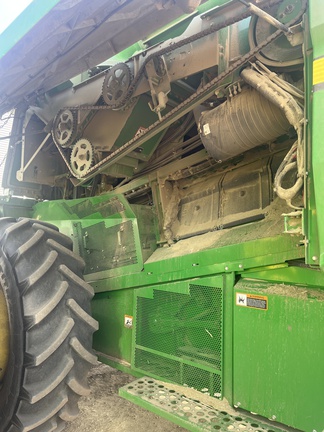 2017 John Deere S680 Combine