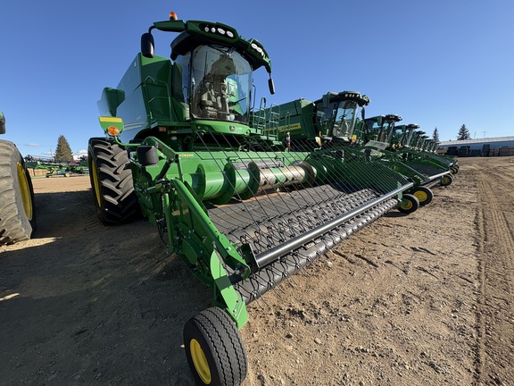 2017 John Deere S680 Combine