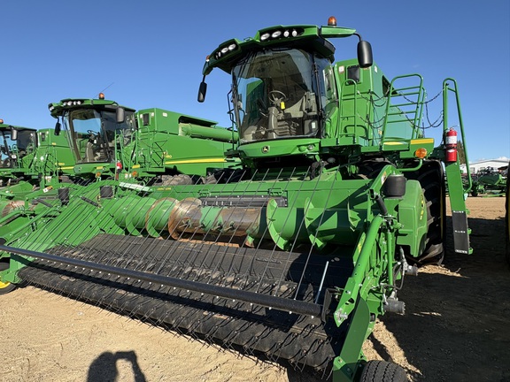 2017 John Deere S680 Combine